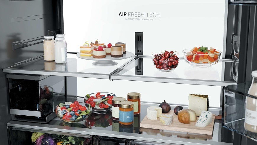 flexibilní police s potravinami uvnitř lednice Haier HCW99F18DHMB