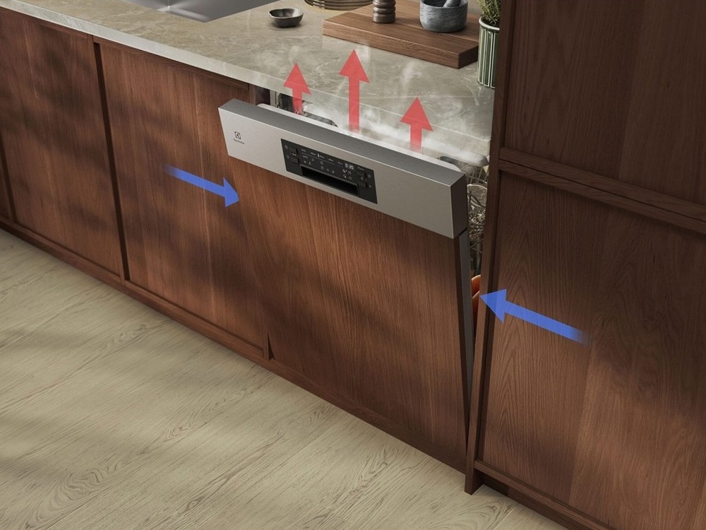 Pootevřená myčka Electrolux. Šipky znázorňují automatické sušení AirDry.