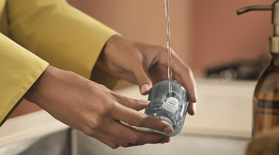 Ruční napařovač oděvů Philips 7000 Series STH7030/10 bílý Ruční napařovač oděvů Philips 7000 Series STH7030/10 bílý