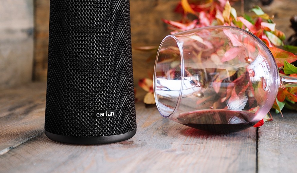 Přenosný reproduktor EarFun SP200B, černý