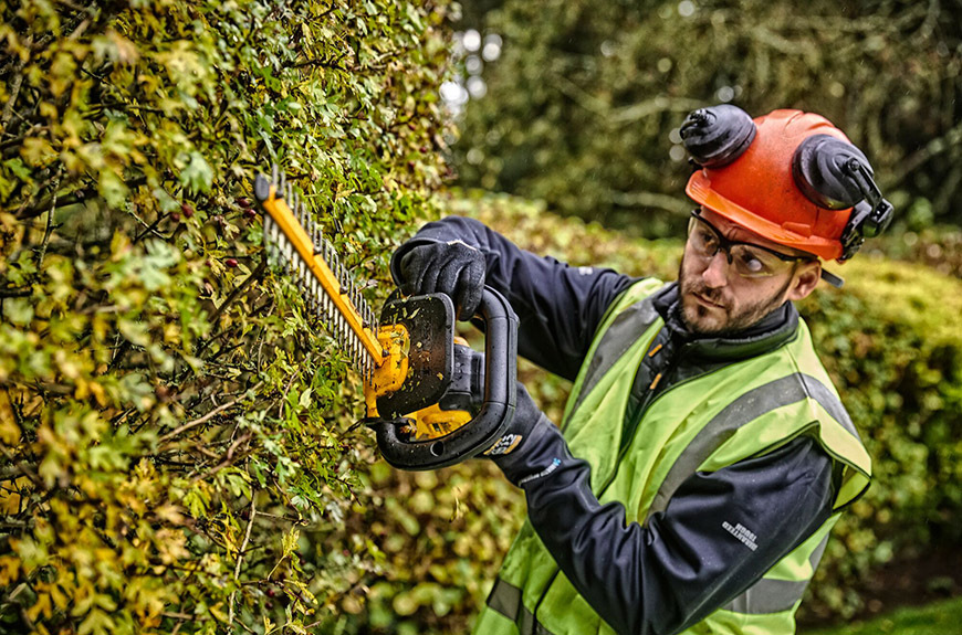 Nůžky na živý plot Dewalt DCMHT563N-XJ (bez baterie)