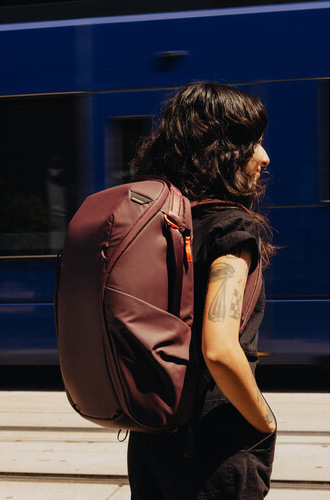 Batoh Peak Design Everyday Backpack Zip 20L (v2) vínový Batoh Peak Design Everyday Backpack Zip 20L (v2) vínový