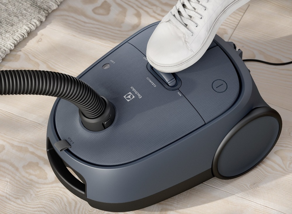 Podlahový vysavač Electrolux 600 EB61C2DBP