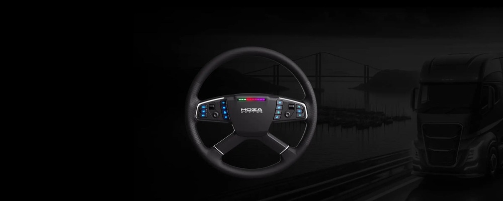 Přední záběr na volant Moza Racing TSW s obrázkem nákladního vozidla na zatmaveném pozadí.