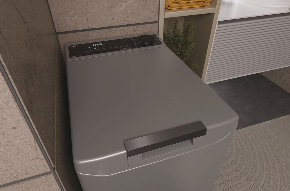 Pračka Haier THASN286TMR5-S antracitová Pračka Haier THASN286TMR5-S zavřené víko detail