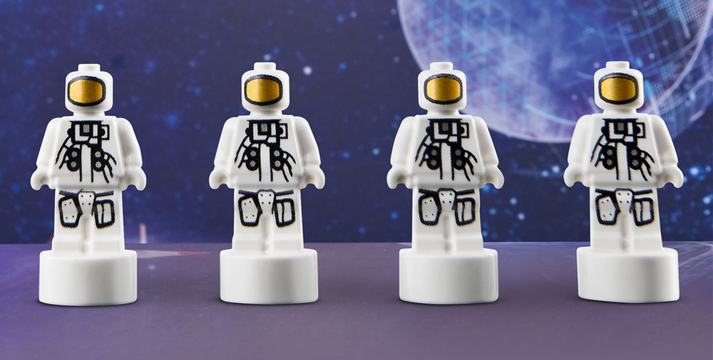Stavebnice LEGO® Technic 42221 Raketa NASA Artemis Space Launch System Čtyři nanofigurky astronautů a informační panel doplňují 632 dílků a rozšiřují možnosti vesmírného hraní.