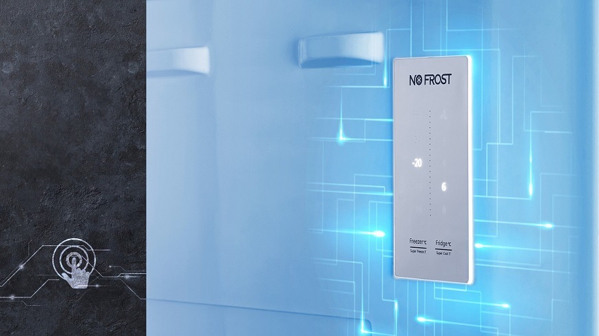 Americká chladnička s mrazničkou dole Hisense RQ758N4SBSE, šedá, LED displej
