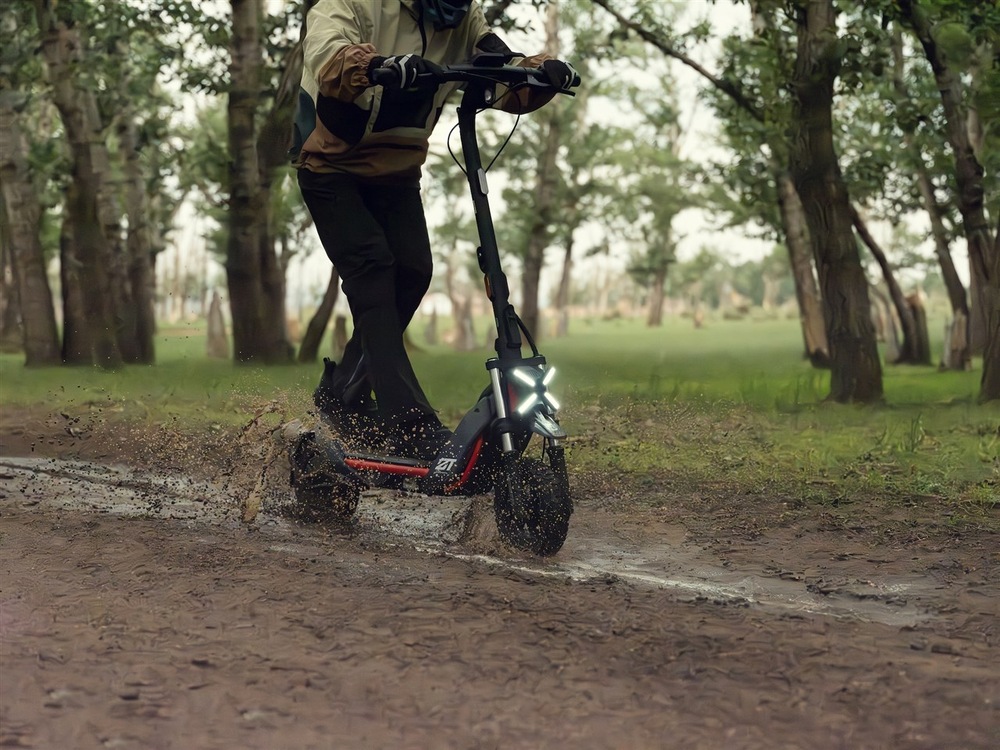 Elektrická koloběžka Segway ZT3 Pro E antracitová