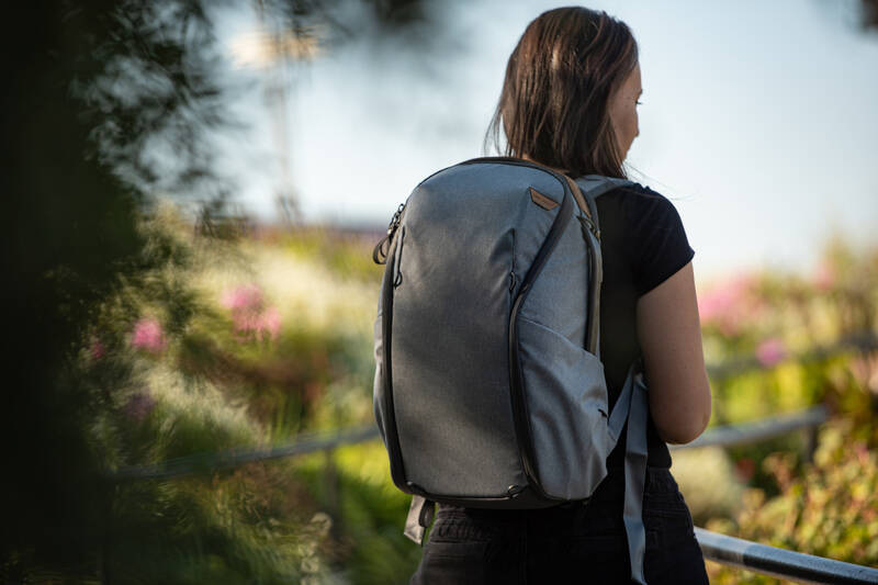 Batoh Peak Design Everyday Backpack Zip 20L (v2) šedý
