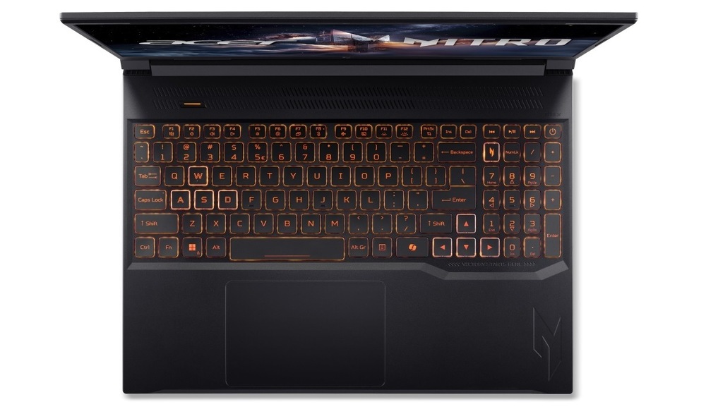 Notebook Acer Nitro V 16 (ANV16-72-72GC) černý Pohled shora na oranžově podsvícenou klávesnici notebooku Acer Nitro V 16 (ANV16-72-72GC)