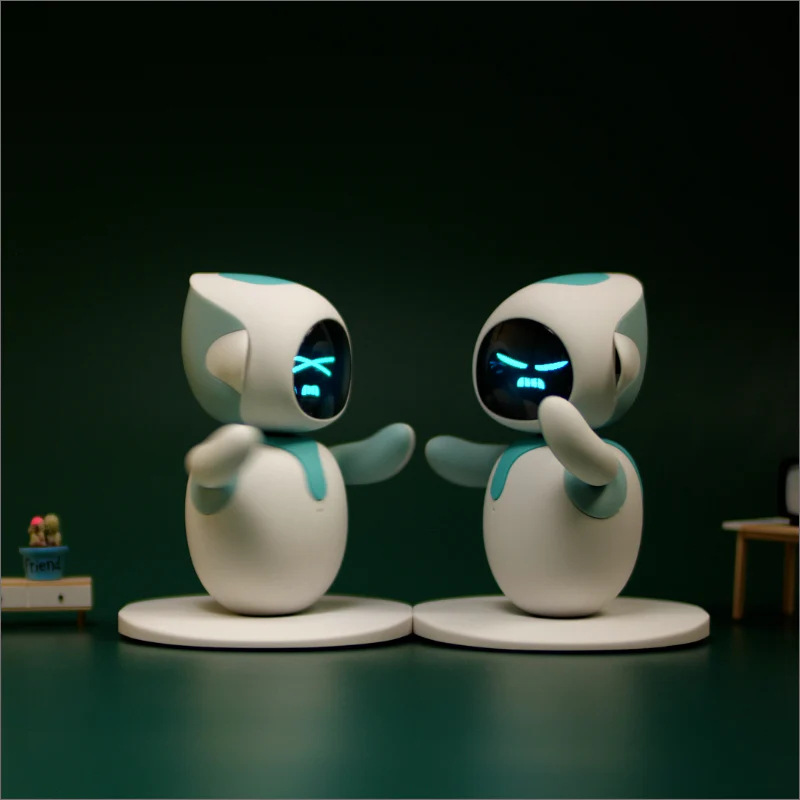 Imitace boxerského zápasu v podání dvou robotů Energize Lab Eilik