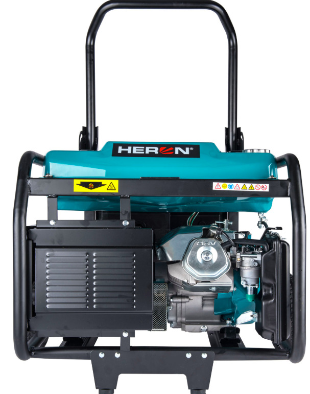 Zadní pohled na elektrocentrálu HERON 8896147 s motorem a ochranným rámem