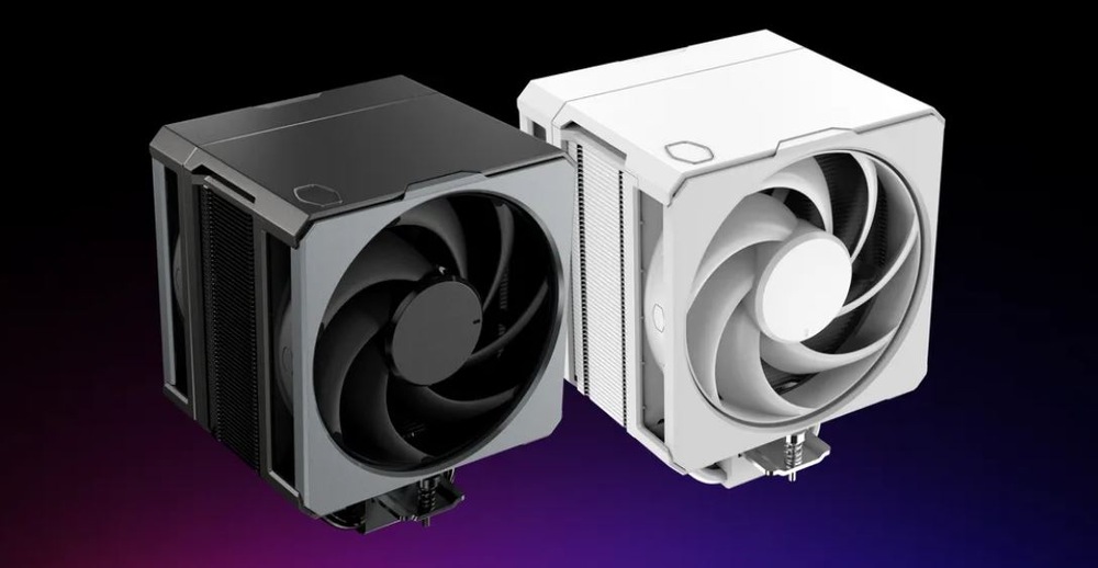  Dva chladiče CPU jsou zobrazené na tmavém gradientním pozadí. Jeden má elegantní černý design a druhý bílý, každý s velkým ventilátorem pro chlazení.