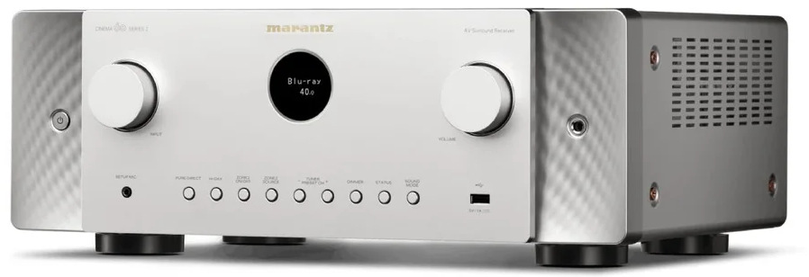 Stříbrno-zlatý AV receiver Marantz Cinema 60 DAB S2 z předního a bočního pohledu