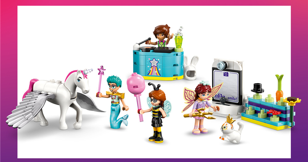 Autumn, Olly, Leo a Paisley mohou díky různým kostýmům měnit své role a spolu s převlečenými zvířátky LEGO Friends rozehrávat pohádková dobrodružství.