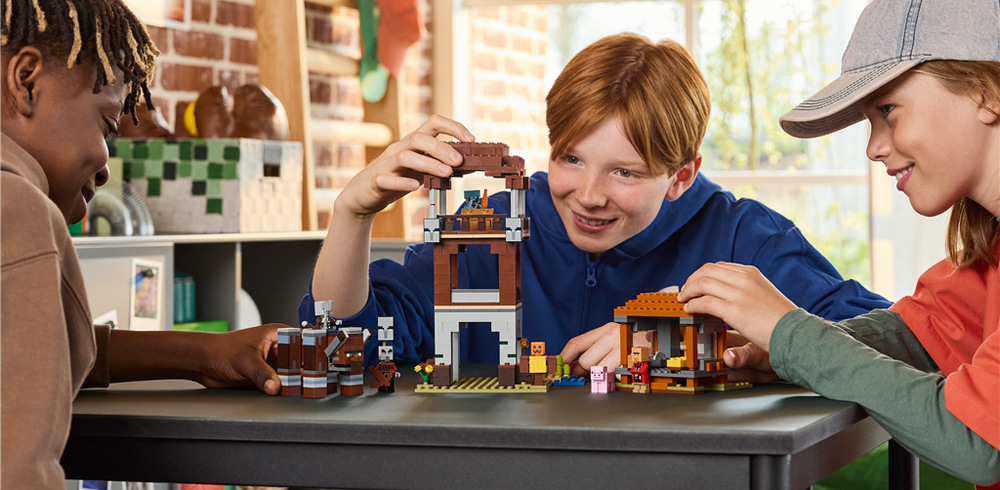 Model s 665 dílky přenáší Minecraft do reálného světa a nabízí školákům od devíti let kreativní hraní.