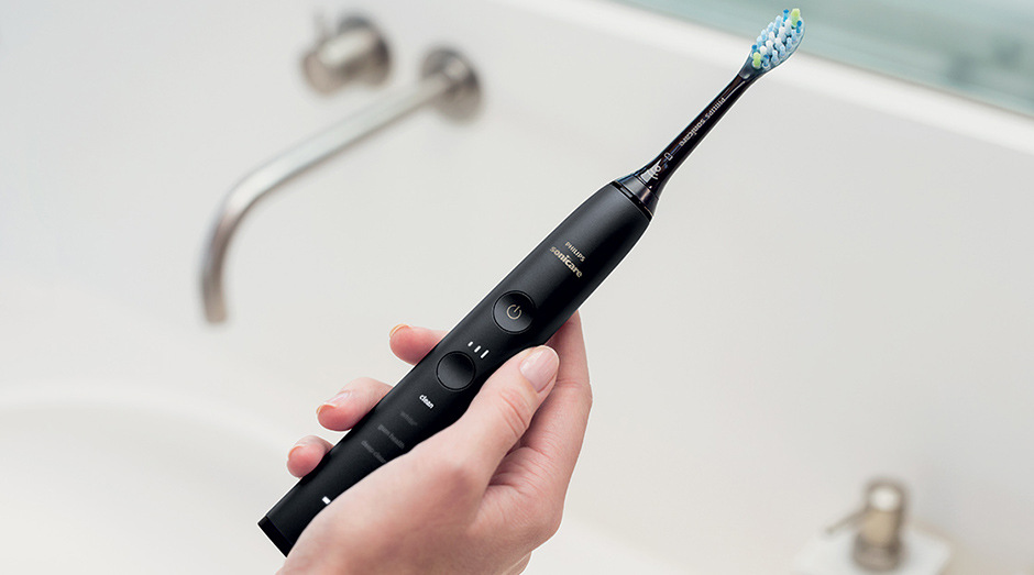 Zubní kartáček Philips Sonicare 9000 DiamondClean HX9911/09 černý Zubní kartáček Philips Sonicare 9000 DiamondClean HX9911/09 černý