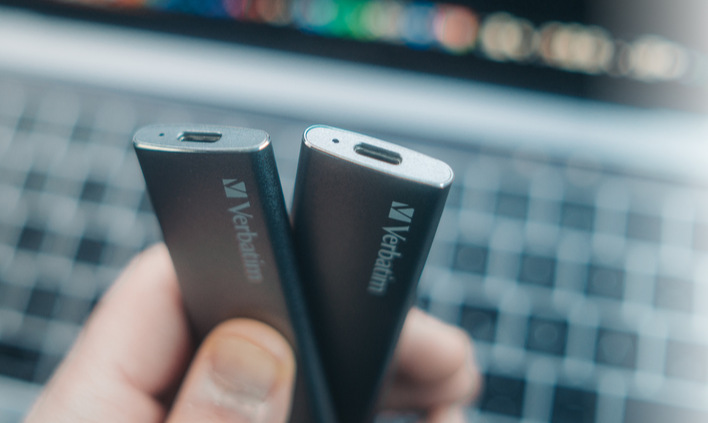 SSD externí Verbatim Vx500 2TB stříbrný