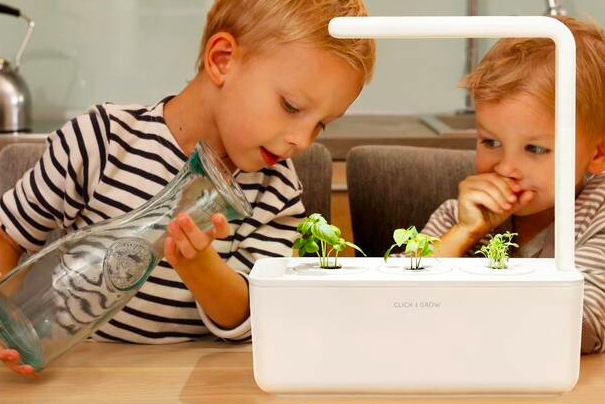 Chytrý květináč Click and Grow Smart Garden 3 bílý Chytrý květináč Click and Grow Smart Garden 3 - bílý