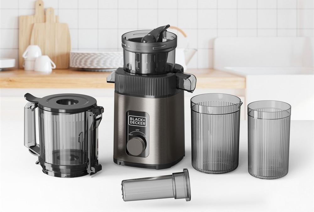 šnekový odšťavňovač Black+Decker BXJE4800E  je rozložen na jednotlivé části, lehce se skládá a snadno čistí.