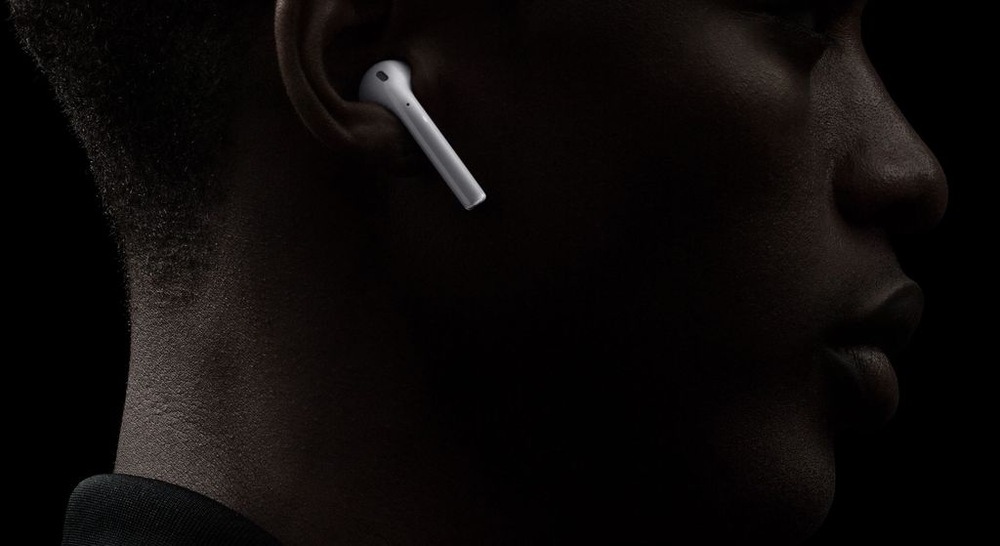 Sluchátka Apple AirPods (2019) bílá Sluchátka Apple AirPods (2019) bílá