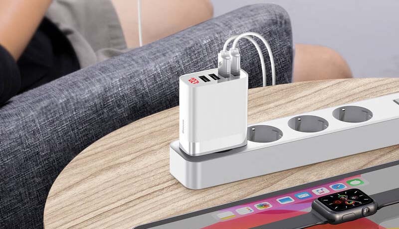 Nabíječka do sítě Baseus Mirror Lake Digital Display 4xUSB Travel Charger 30W černá Nabíječka do sítě Baseus Mirror Lake Digital Display 4xUSB Travel Charger 30W černá