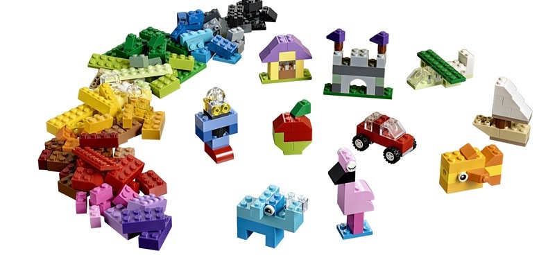 Stavebnice LEGO® Classic 10713 Kreativní kufřík Kompaktní kufřík usnadňuje přenášení stavebnice, zatímco návody pomáhají dětem postupně přejít k vlastní tvorbě.