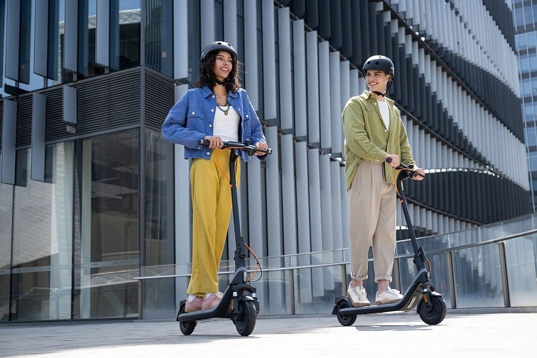 Elektrická koloběžka Segway E2 Plus E II antracitová Elektrická koloběžka Segway E2 Plus E II antracitová