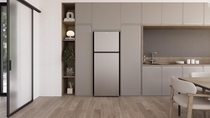 chladnička haier HPR5718DNMX zabudovaná v kuchyni