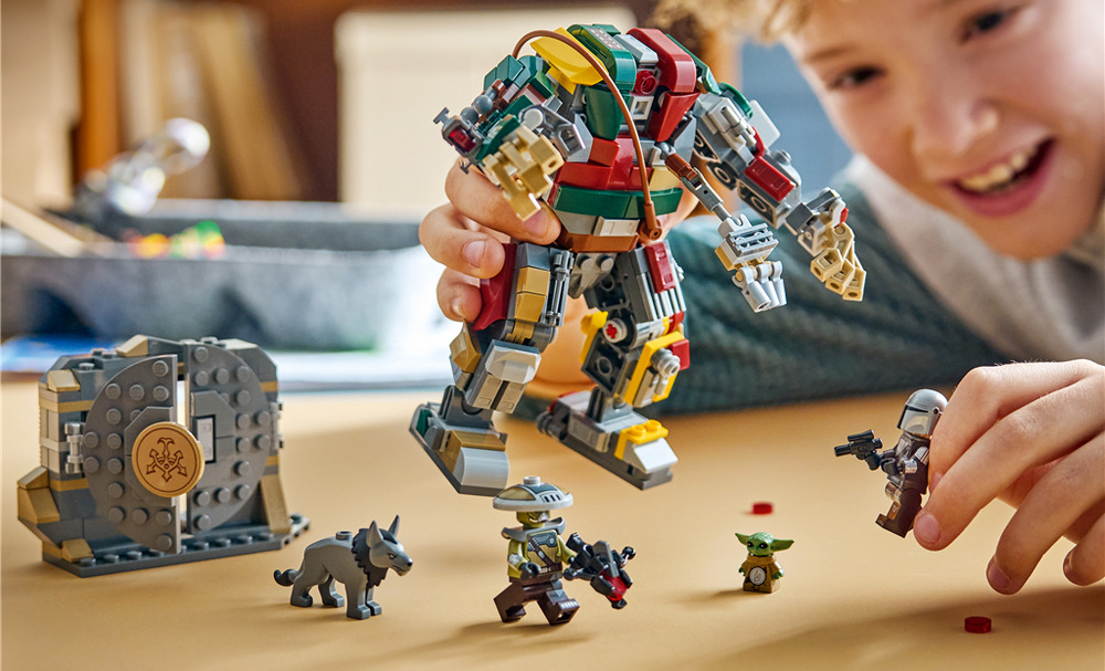 Stavebnice LEGO® Star Wars™ 75451 Tříramenný strážný droid nabízí pohyblivé části, vystřelovače a místo pro Grogua uvnitř modelu.