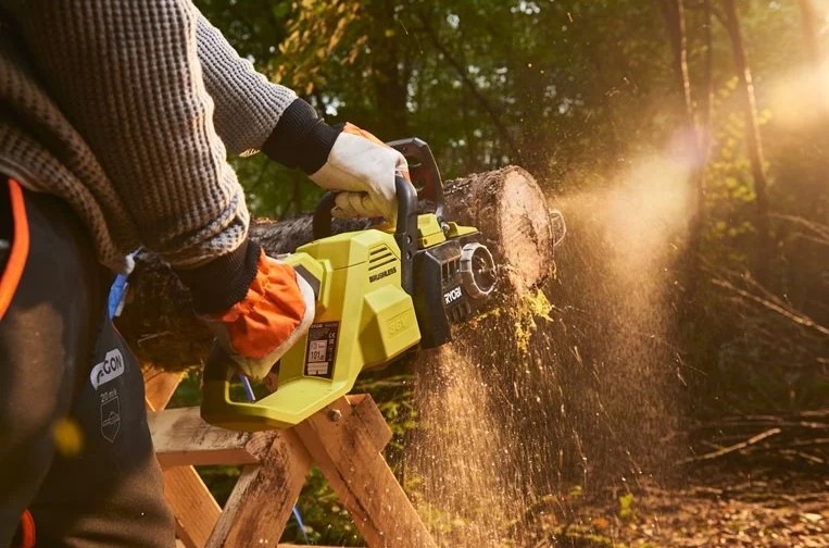 Řetězová pila Ryobi MAX POWER RY36CSX35A-0 (bez baterie) Řetězová pila Ryobi MAX POWER RY36CSX35A-0 (bez baterie)