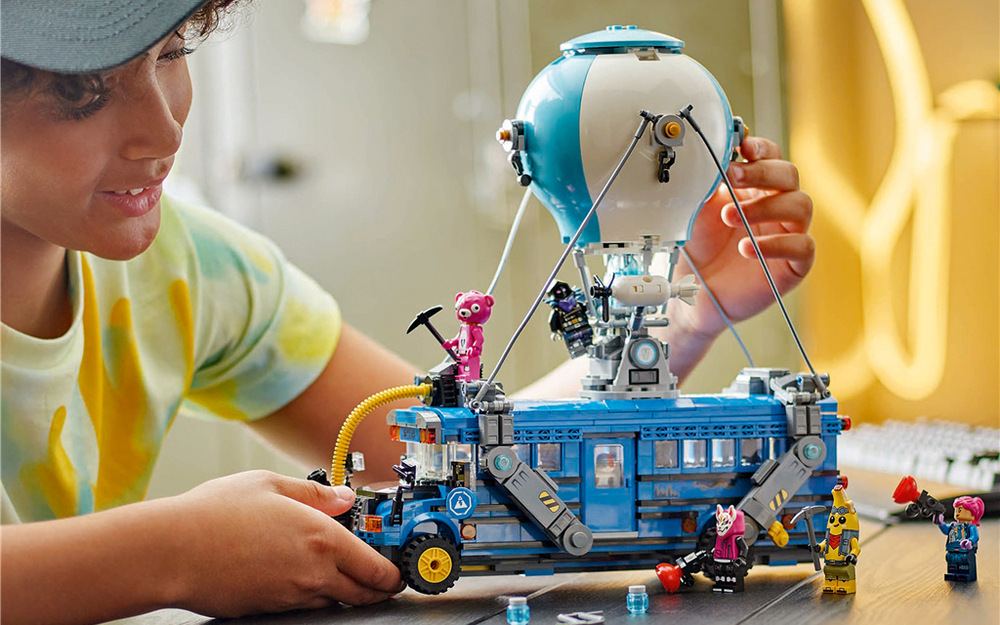 Devět minifigurek LEGO Fortnite se vejde do autobusu a umožní vám vytvářet vlastní posádku i příběhy.