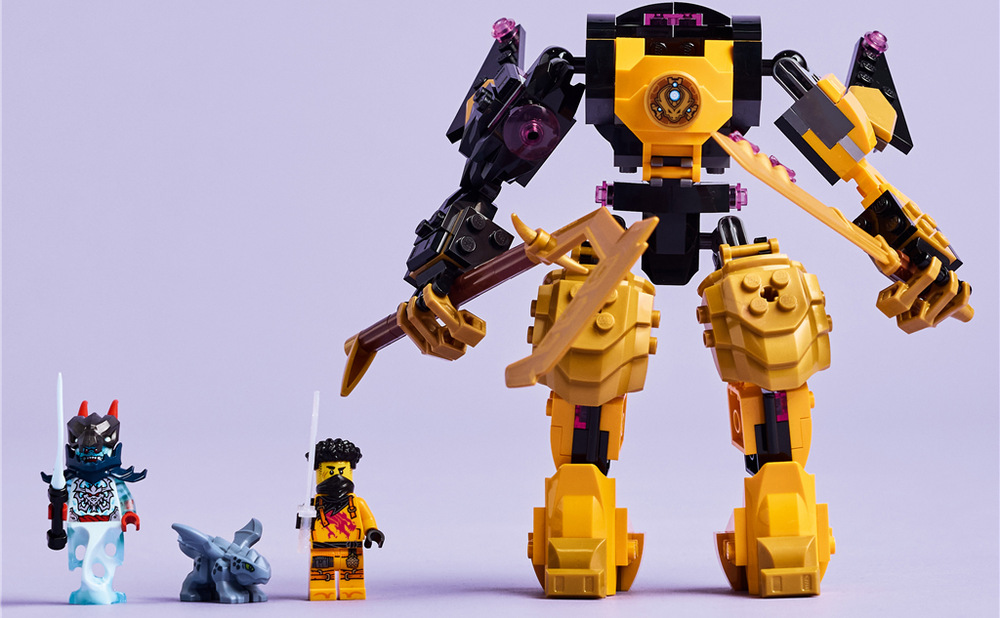 Odnímatelné části Kaiova robota lze kombinovat s dalšími modely a vytvářet nové bojové stroje.