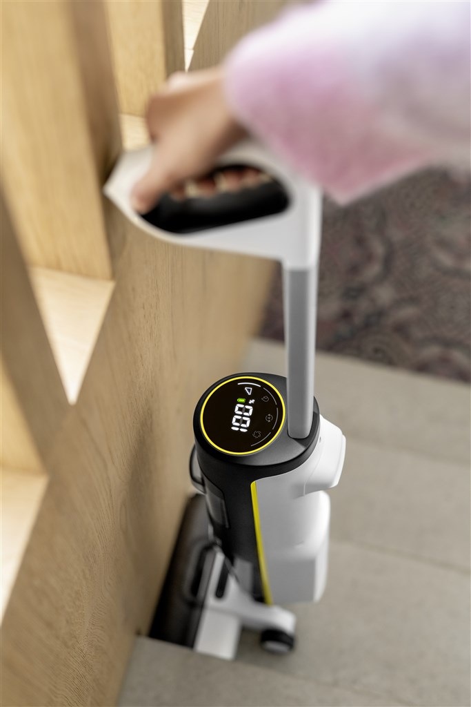 Podlahová myčka Kärcher FCV 4 černý/bílý