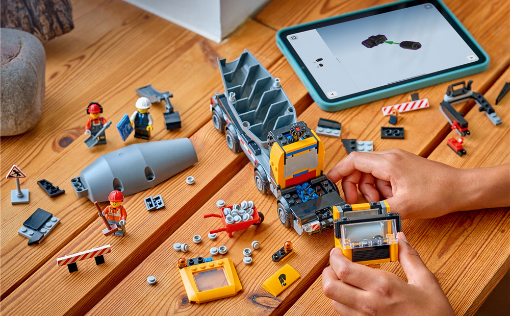 Stavebnice LEGO® City 60478 Míchačka Míchačku lze propojit s dalšími modely LEGO City a pomocí aplikace LEGO Builder si usnadnit stavění.