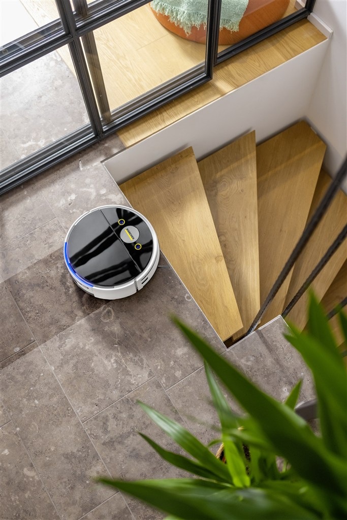 Robotický vysavač Kärcher RVF 7 Comfort černý/bílý Robotický vysavač a mop Kärcher RVF 7 Comfort s navigací a senzory proti pádu uklízí v blízkosti schodiště