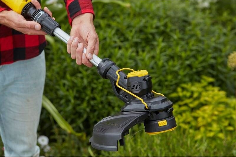 Strunová sekačka Stanley SFMCST933M1-QW 33 cm (s baterií) Strunová sekačka Stanley SFMCST933M1-QW 33 cm (s baterií)
