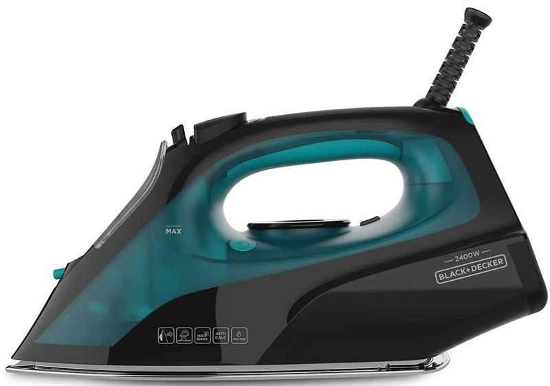 Napařovací žehlička Black+Decker BXIR2403E s keramickou žehlicí plochou