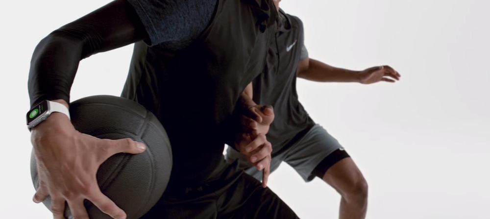 Chytré hodinky Apple Watch Series 4 GPS 40mm pouzdro ze stříbrného hliníku - bílý sportovní řemínek CZ verze