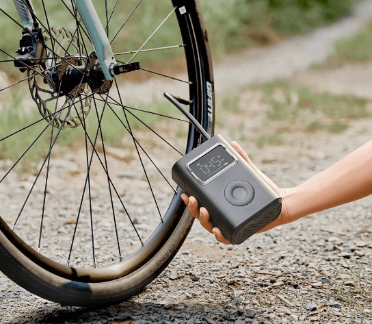 Kompresor Xiaomi Air Compressor 2 Pro černý Huštění pneumatiky jízdního kola pomocí přenosného kompresoru s digitálním displejem