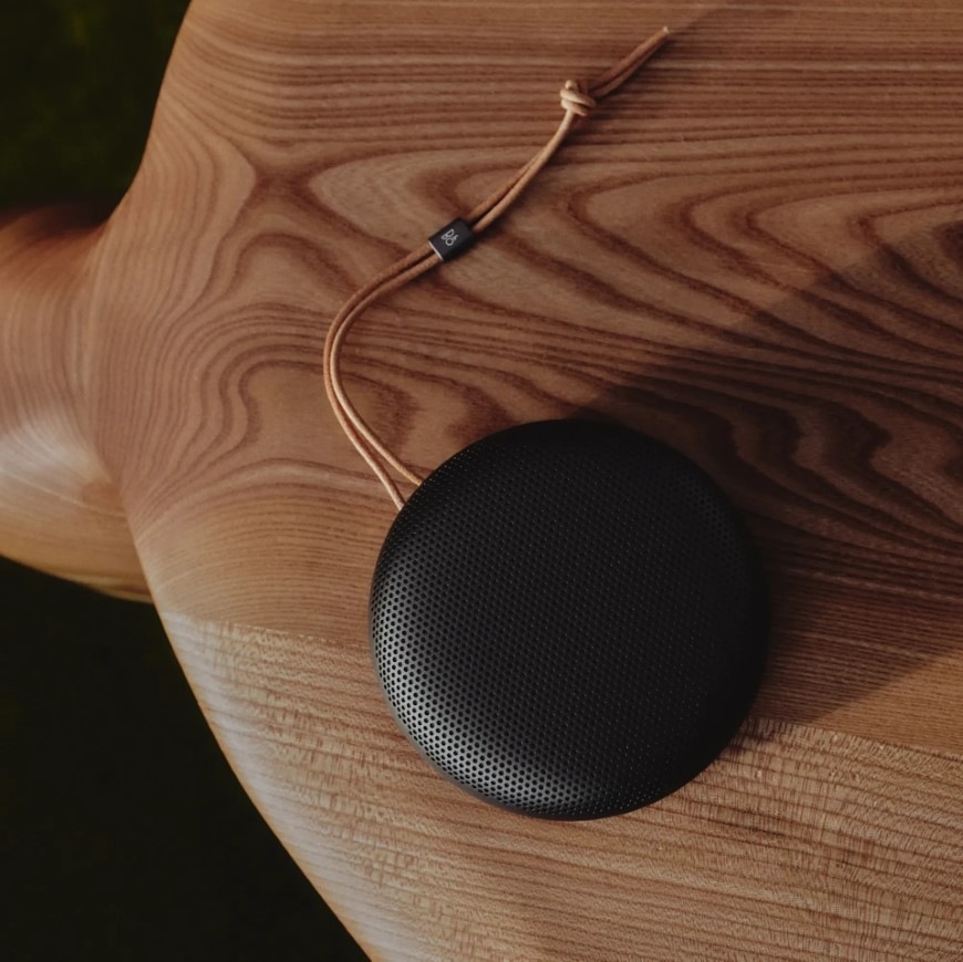 Přenosný reproduktor Bang & Olufsen Beosound A1 (3rd Gen) šedý Bang & Olufsen A1 (3rd Gen), šedá