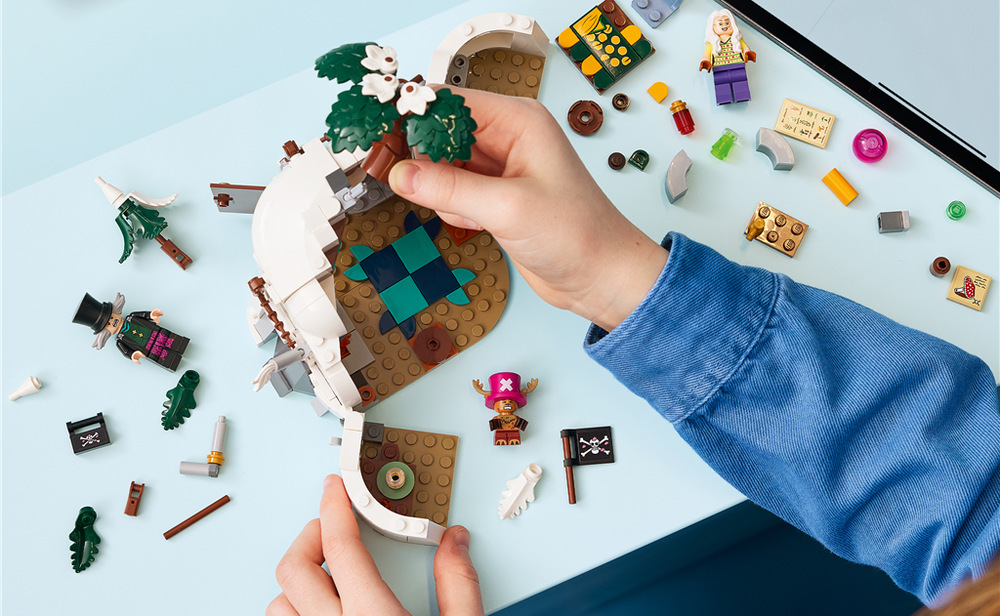 Stavebnice LEGO® ONE PIECE 75641 Úkryt Dr. Hiriluka Tony Tony Chopper, Dr. Hiriluka a Dr. Kureha umožní rozehrát příběhy plné přátelství i experimentů.