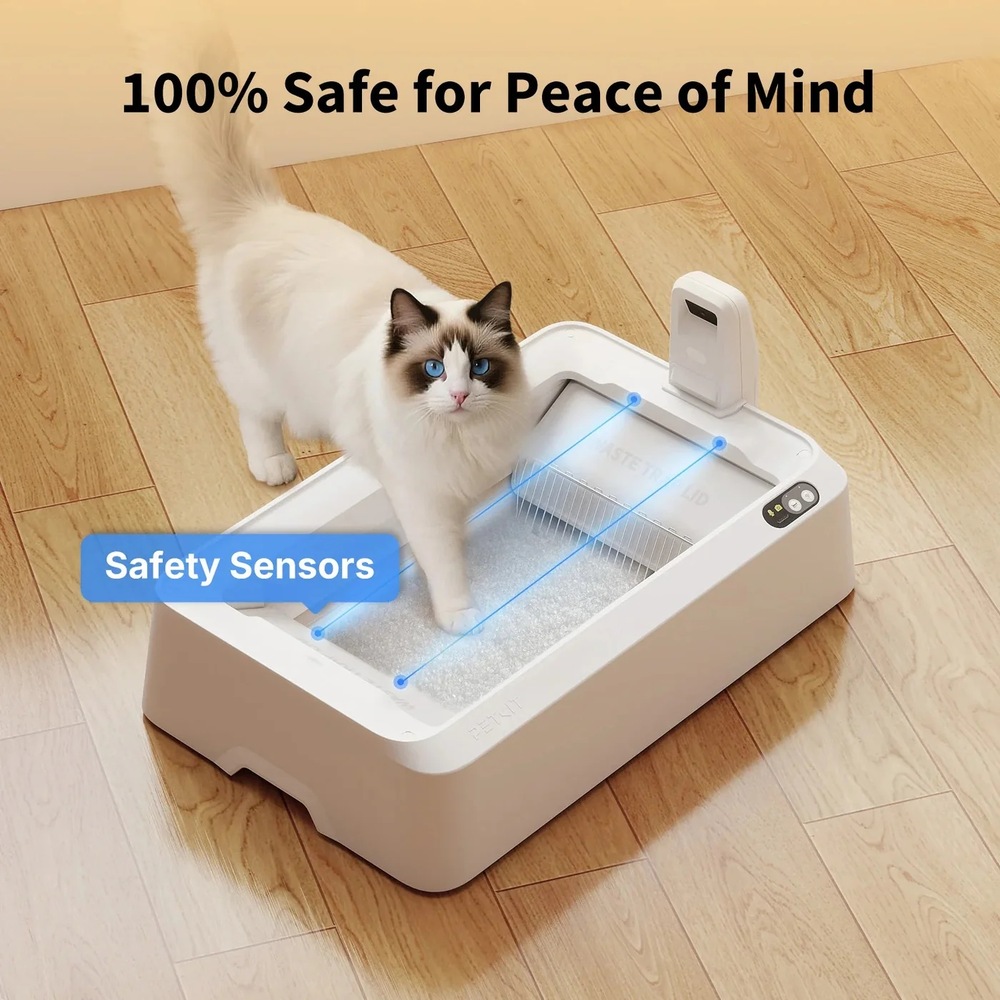Kočka tlapkou došlapuje na stelivo v chytrém záchodě Petkit Purobot Crystal Duo, modře jsou vyznačeny chytré senzory, nápis 100% Safe for Peace of Mind