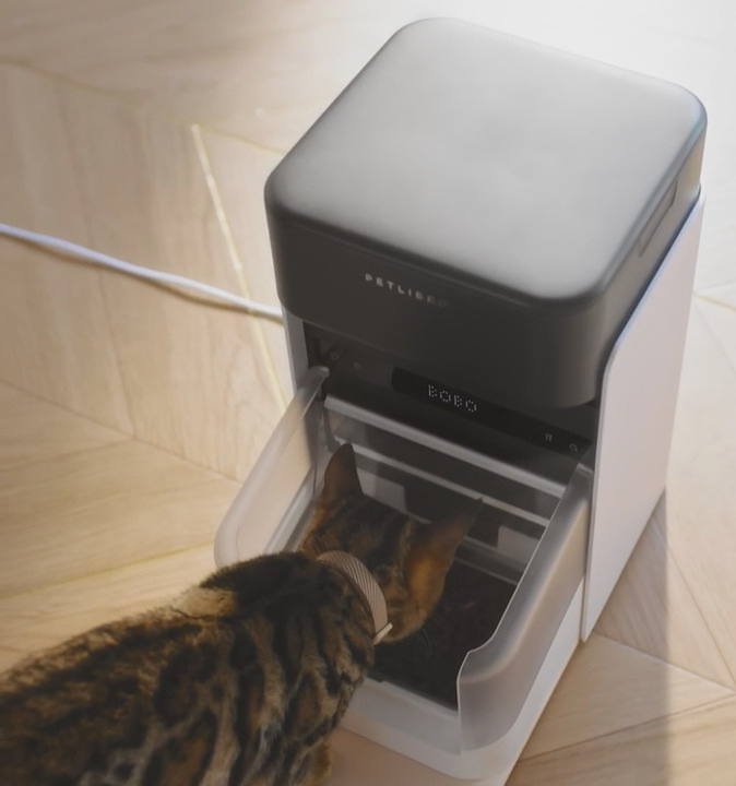 Chytré krmítko Petlibro RFID s obojkem 3 l černé/bílé Chytré krmítko Petlibro RFID s obojkem 3 l černé/bílé
