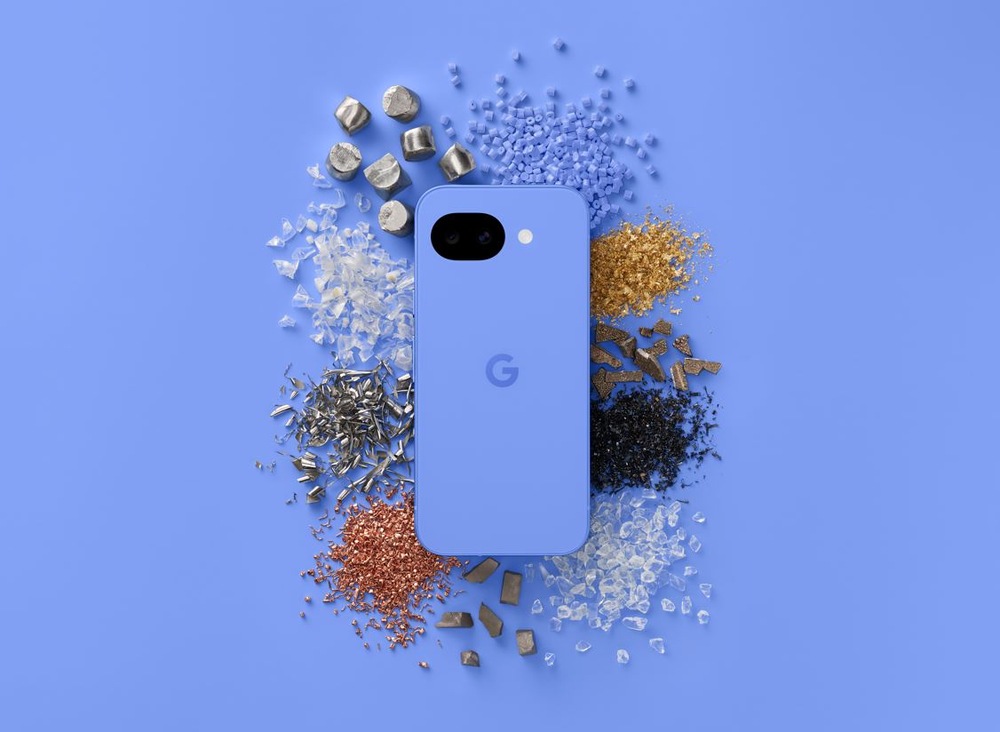 Mobilní telefon Google Pixel 10a 5G 8 GB / 256 GB fialový smartphone Google Pixel 10a ze zadní strany