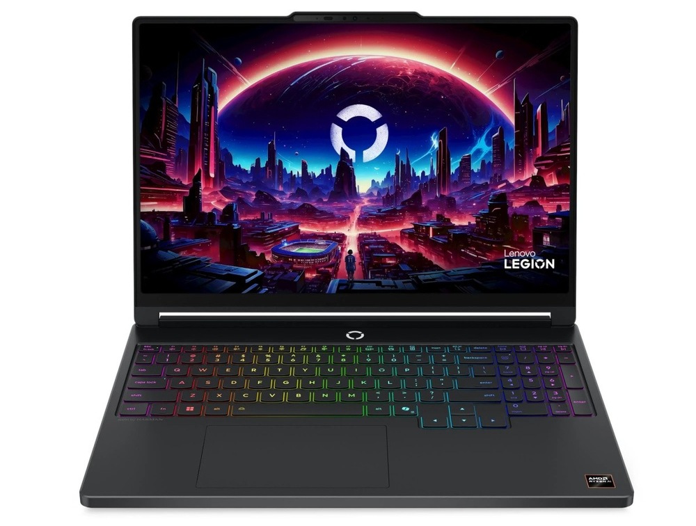 Otevřený a zapnutý notebook s hrou Lenovo Legion 5 15AGP11