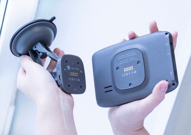 Navigační systém GPS NAVITEL E505 MAGNETIC černá