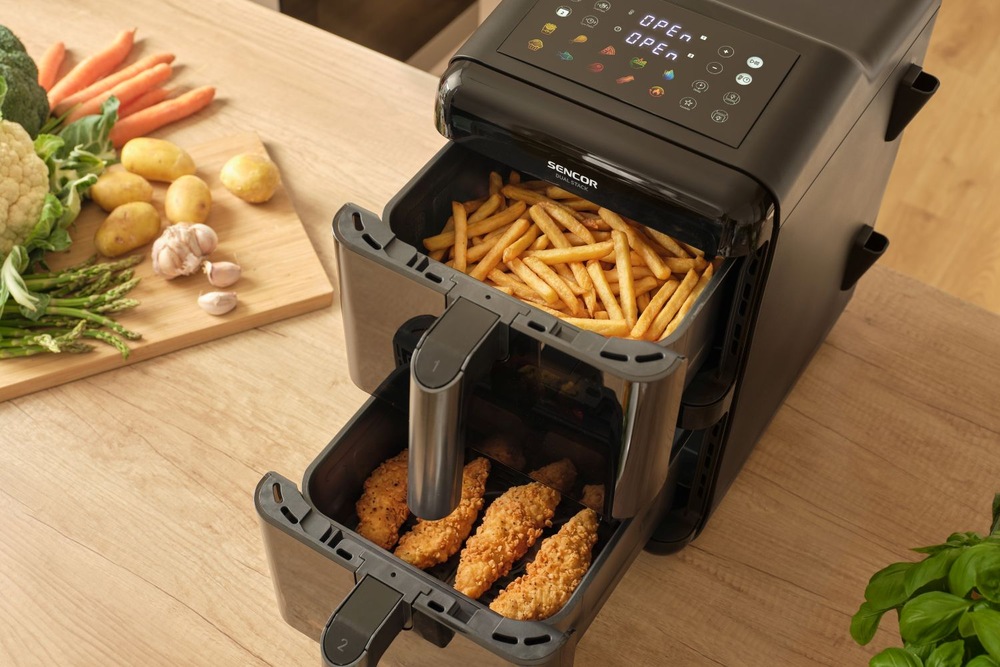 Horkovzdušná fritéza Sencor SFR 1260BK připravuje 2 pokrmy současně
