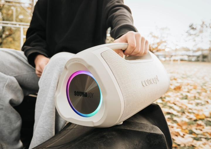 Přenosný reproduktor Concept SoundJoy BR5061 šedý Přenášení reproduktoru Concept SoundJoy BR5061 za madlo s aktivním LED osvětlením