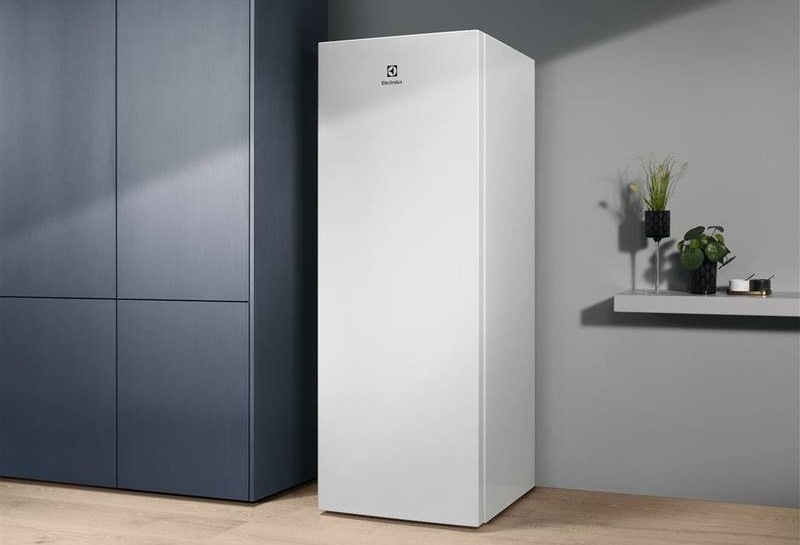 Chladnička Electrolux LRB1DE33W bílá